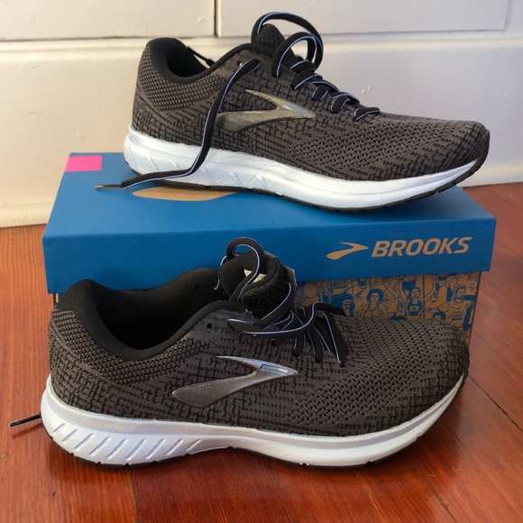 brooks neutral cushioned running shoes
